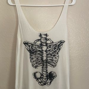 Flowy graphic tank